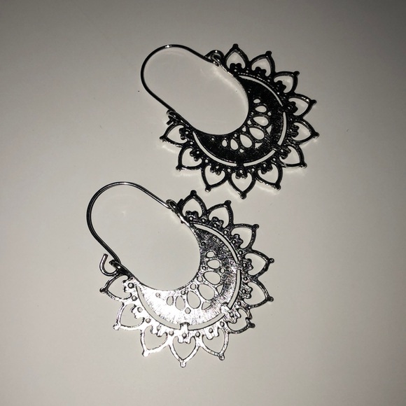 Etched Drop Hoop Hollow trendy Boho earrings - Picture 8 of 12
